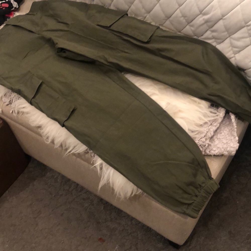Forever 21 size small army green pants